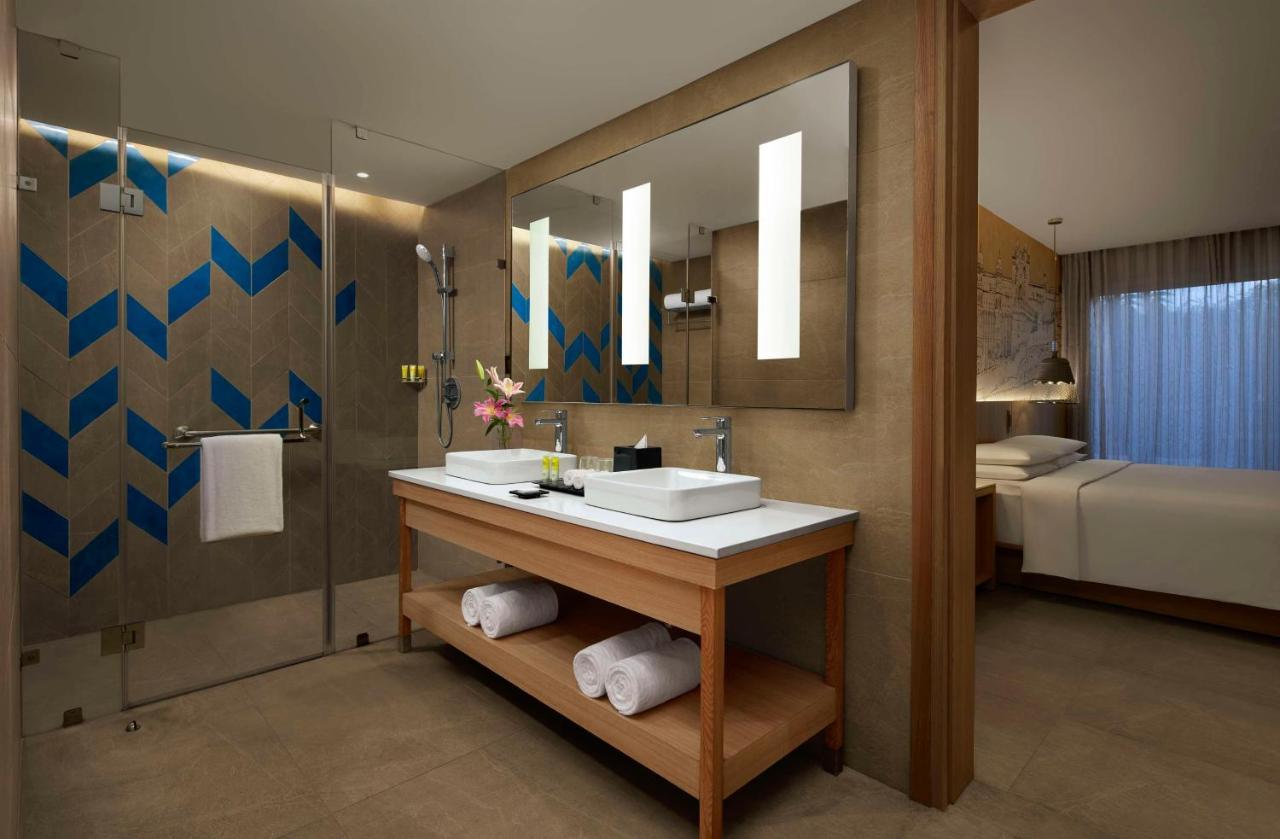 Hyatt Place Jaipur Malviya Nagar Exterior photo Bathroom